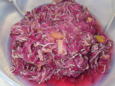 干菊 (紫)の姫りんご酢和え