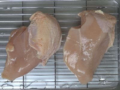 材料の鶏胸肉