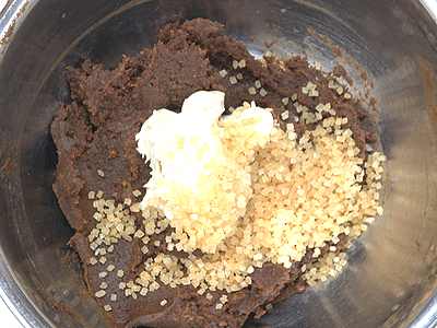 味噌と酒粕、ザラメの画像です