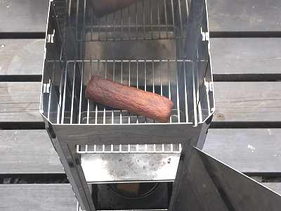 燻製器に味噌漬け大根をセットしました