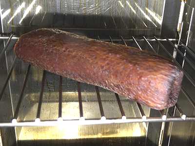 燻製の終わった直後の味噌漬け大根です。