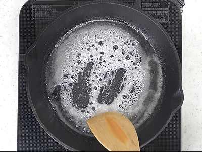 グラニュー糖と水を加熱