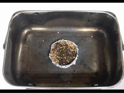 スモーカーにスモークチップをセットしました