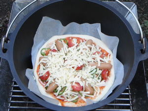 ダッチオーブンで作るピザの作り方 つくる楽しみ