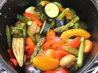 ダッチオーブンで野菜の蒸し焼き