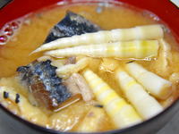 根曲竹と鯖缶の味噌汁